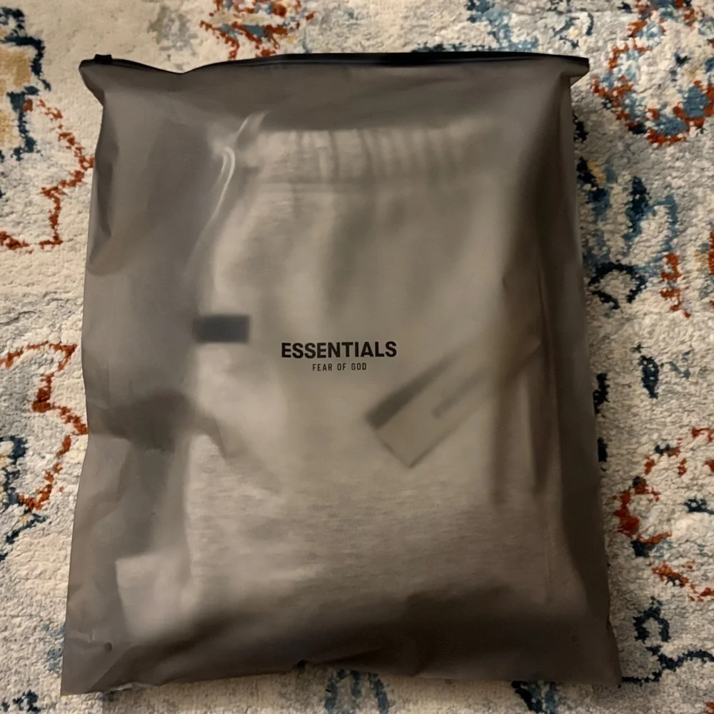 Essentials Fear Of God sweatpants light oatmeal size medium - Picture 6 of 6